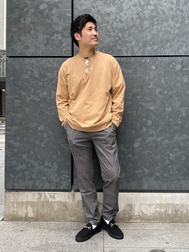 「Tシャツ/カットソー」｜「アイテム（スリッポン）」を使った、YOSHINO TAKUYAさん（メンズ・170cm）の秋コーディネート