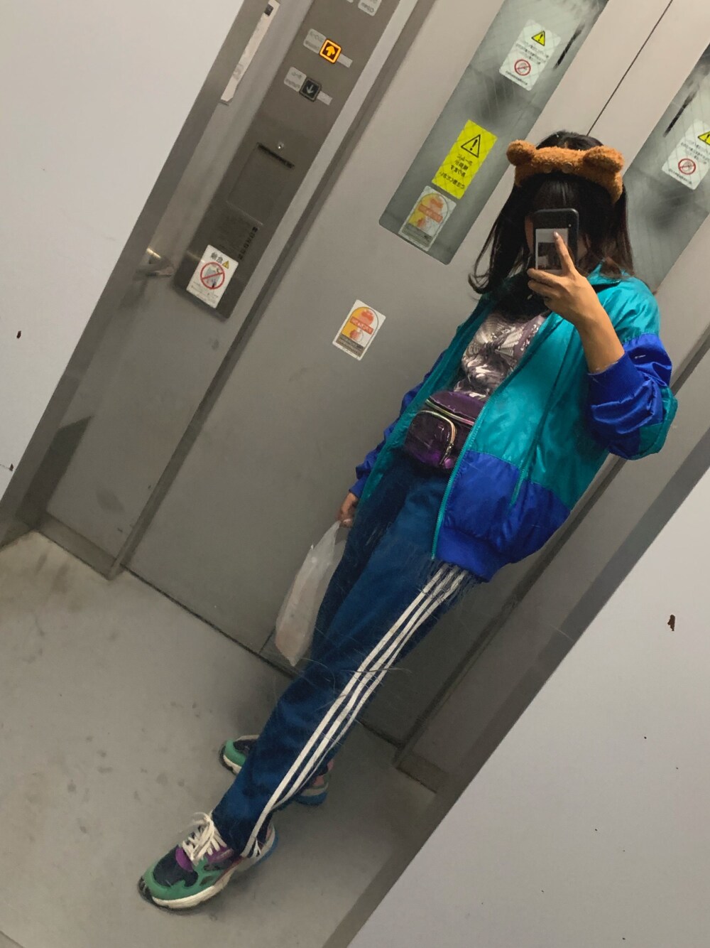 「ユニバ、ブルーコーデ、adidas」｜「adidasのアディダスファルコン [ADIDASFALCON W] アディダスオリジナルス（スニーカー、ブルー系）」を使った、ユイさん（レディース・152cm）の秋コーディネートの1枚目の写真