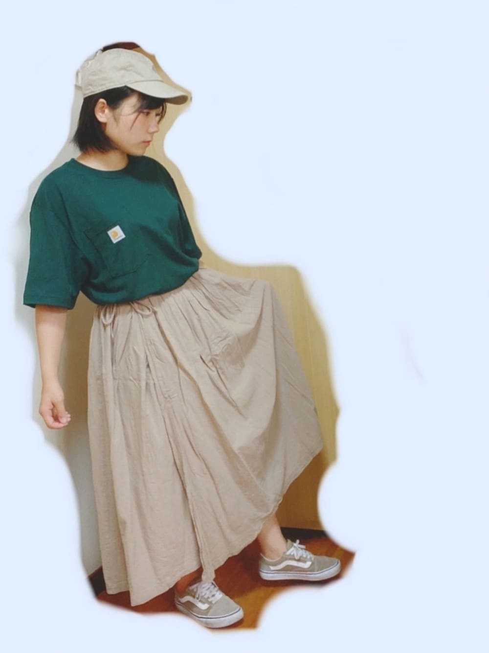 「キャップ、ゆるコーデ、Tシャツ、ベージュ、スニーカー、carhartt、VANS、秋カラー、おしゃれさんと繋がりたい、いいね、save、フォローお願いします🤑」｜「Samansa Mos2の綿麻巻きスカート（スカート、ベージュ系）」を使った、ゆみさん（レディース・155cm）の夏コーディネートの1枚目の写真