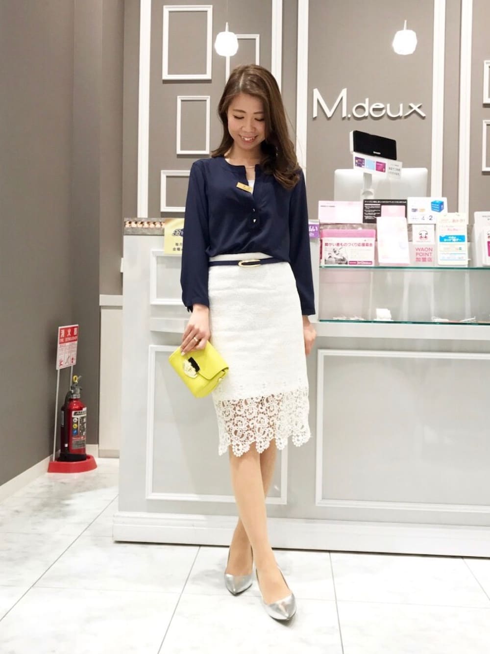 「春コーデ、ootd、ブラウス、プルオーバーブラウス、とろみブラウス、レーススカート、パネルレース、タイトスカート、シルバーパンプス」｜「M.deuxのパネルレーススカート（スカート、ホワイト系）」を使った、mami♡⃛¨̮さん（レディース・157cm）の冬コーディネートの1枚目の写真