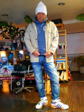 「WOOLRICH（ウールリッチ）のアイテム（ミリタリージャケット）」を使った、シェイク・タマブクロさん（メンズ・183cm）の秋コーディネート