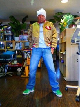 「アイテム（ナイロンジャケット、ゴールド系）」を使った、シェイク・タマブクロさん（メンズ・183cm）の秋コーディネート
