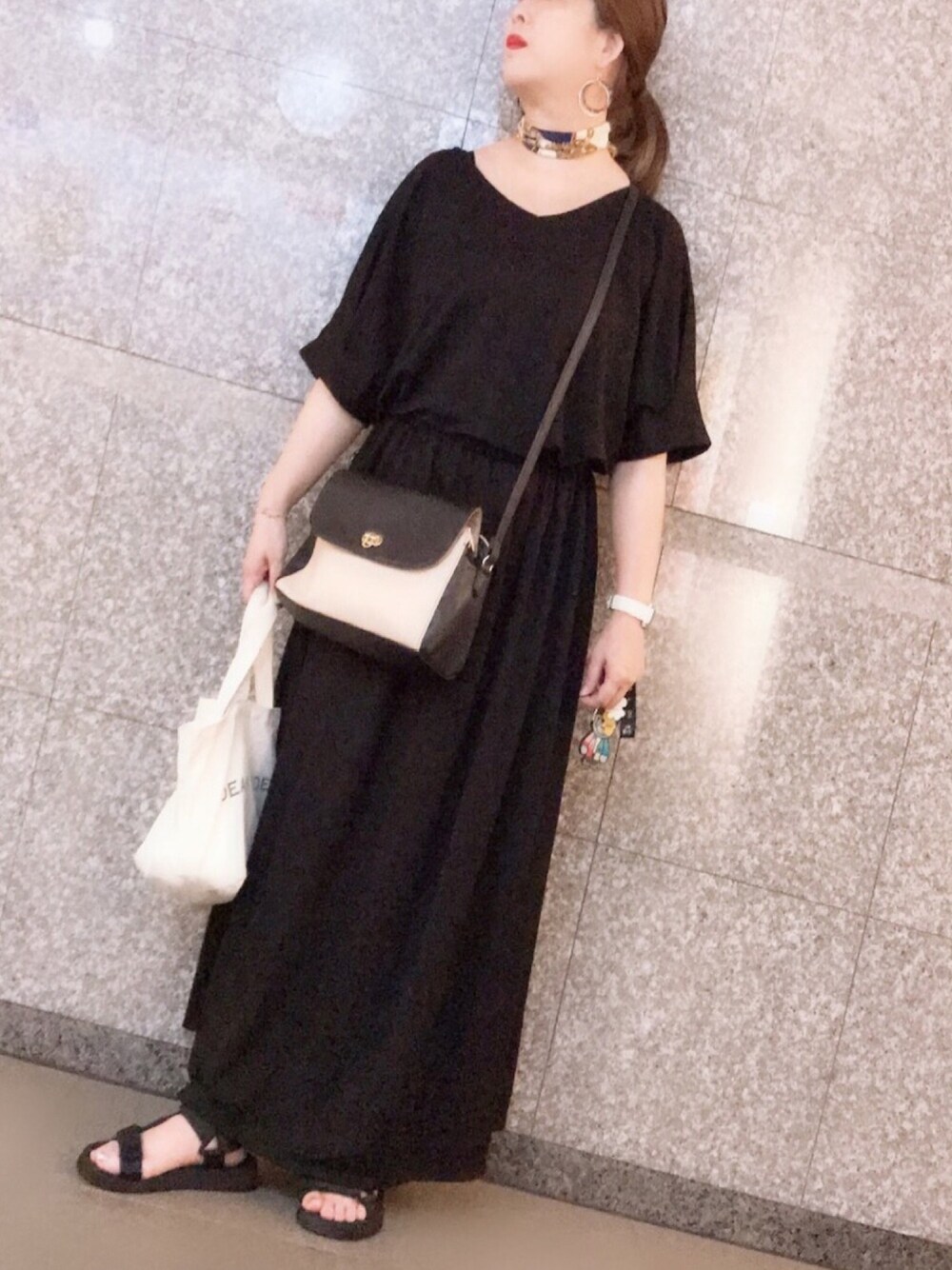 「シンプルコーデ、オトナ女子、楽チンコーデ、今日のコーデ、お洒落さんとつながりたい、GU、スカーフ、ワンピース、プチプラ」｜「GUのアイテム（ワンピース、ブラック系）」を使った、JIMINlEさん（レディース・156cm）の夏コーディネートの1枚目の写真