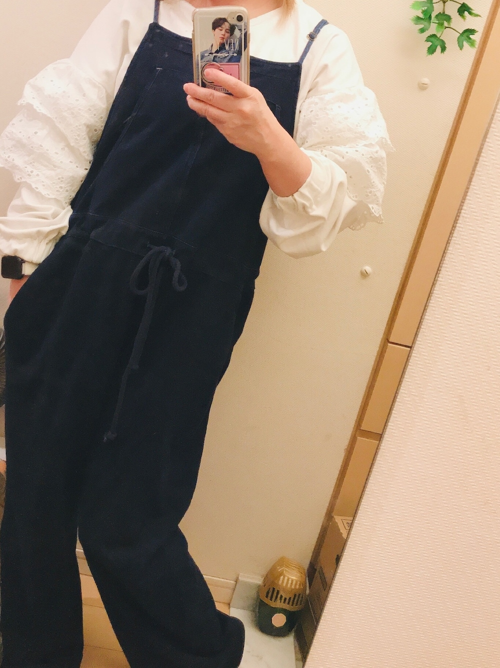 「NANATONEのアイテム（サロペット/オーバーオール、ブルー系）」を使った、JIMINlEさん（レディース・156cm）の春コーディネートの1枚目の写真