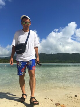 ボディバッグ ウエストポーチを使った 沖縄旅行 のメンズ人気ファッションコーディネート Wear