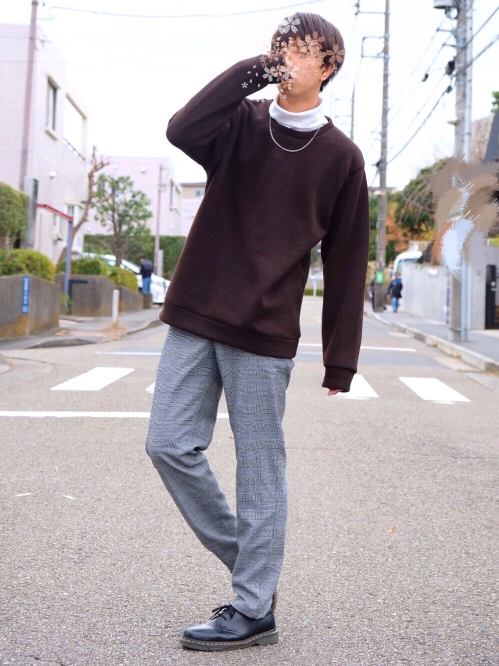 「GU、ユニクロ、大人カジュアル、ビッグシルエット、スウェット、タートルネック、ネックレス、大学生、モテ服、デート服」｜「GUのアイテム（スウェット、ブラウン系）」を使った、takumi さん（メンズ・174cm）の冬コーディネートの1枚目の写真
