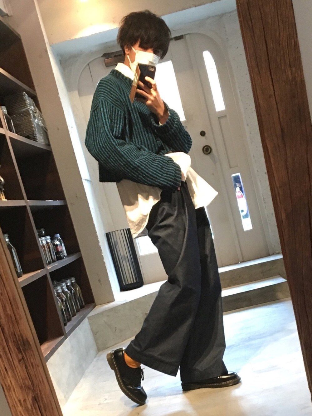 「おしゃれさんと繋がりたい、オーバーサイズ、休日スタイル、はるコーデ、SHAREEF、ワイドデニム、シャツスタイル、レイヤードスタイル、フォローミー、デニム」｜「SHAREEFのMOLE STRIPE SHORT PULL-OVER（Tシャツ/カットソー、ブルー系）」を使った、takumi さん（メンズ・174cm）の春コーディネートの1枚目の写真