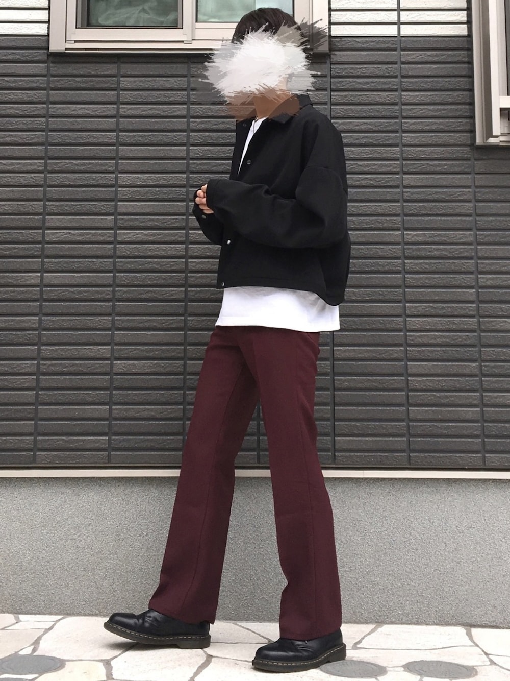 「令和ピンクを纏え、春夏コーデ、シンプル、ラングラー、ショート丈トップス、HARE、Tシャツ、レイヤードスタイル、夏、フレアパンツ」｜「Wranglerの【Wrangler】　WRANCHER DRESS JEAN  5P（その他パンツ、レッド系）」を使った、takumi さん（メンズ・174cm）の春コーディネートの1枚目の写真