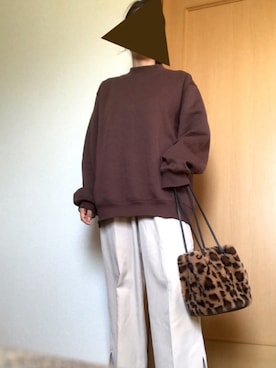 「GU（ジーユー）のアイテム（Sweatshirt、ブラウン系）」を使った、eee333iiiさん（レディース・159cm）の秋コーディネート