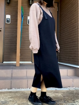 「しまむら（シマムラ）のアイテム（Pinafore dress、ブラック系）」を使った、eee333iiiさん（レディース・159cm）の秋コーディネート