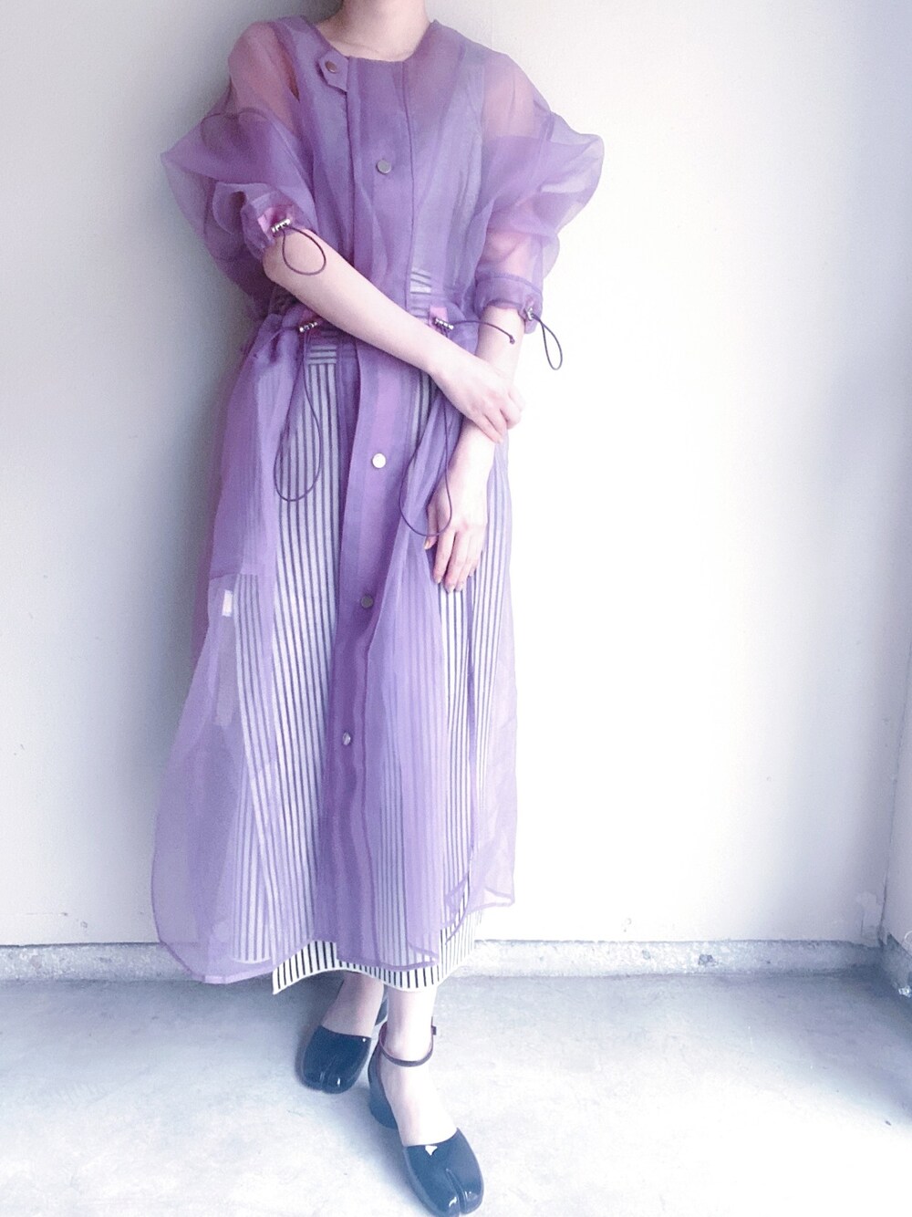「Littlesuzie、TAN、マルジェラ、足袋、ニットスカート、スプリングコート、MM6、春コーデ、春アウター、透け感」｜「little suzieのアイテム（その他アウター、パープル系）」を使った、cham0330さん（レディース・158cm）の春コーディネートの1枚目の写真