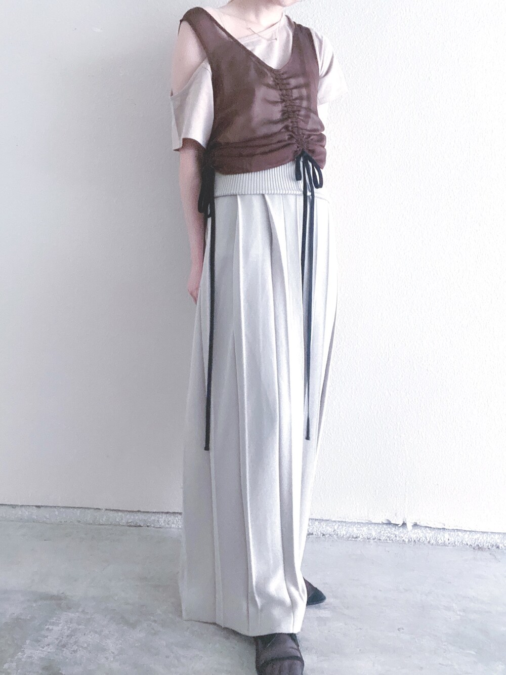 「大人カジュアル、古着コーデ、TAN、ロングスカート、ニットスカート、MARTEvintage、お洒落さんとつながりたい、レイヤードスタイル、大人ガーリー、低身長コーデ」｜「marte  vintageのアイテム（トップス、ブラウン系）」を使った、cham0330さん（レディース・157cm）の春コーディネートの1枚目の写真