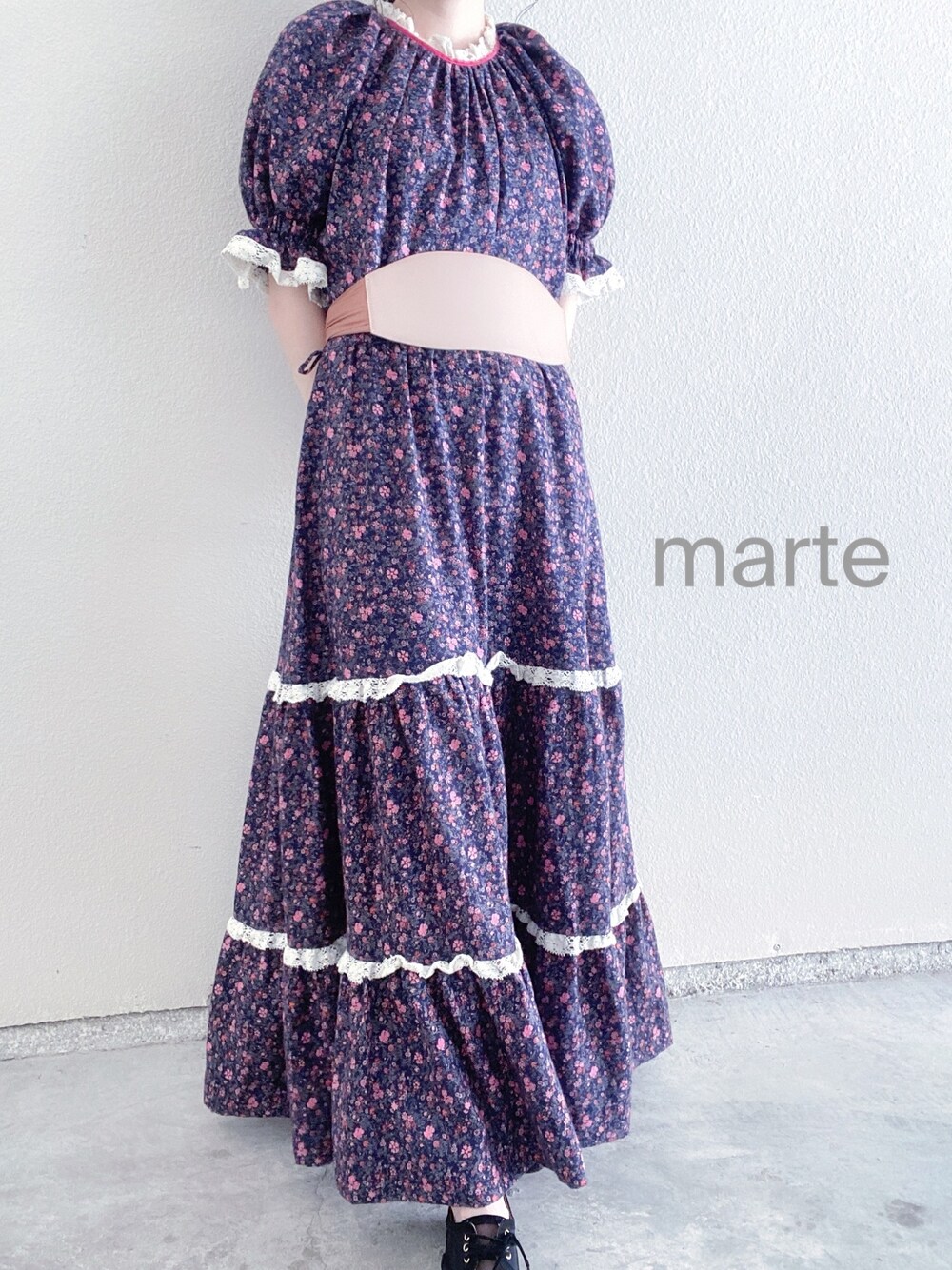「パフスリーブ、ロング丈、ロングワンピース、ロングスカート、FUMIE=TANAKA、古着コーデ、古着女子、シンプルコーデ、休日スタイル、ガーリー」｜「FUMIE TANAKAのアイテム（ベルト、ベージュ系）」を使った、cham0330さん（レディース・157cm）の夏コーディネートの1枚目の写真