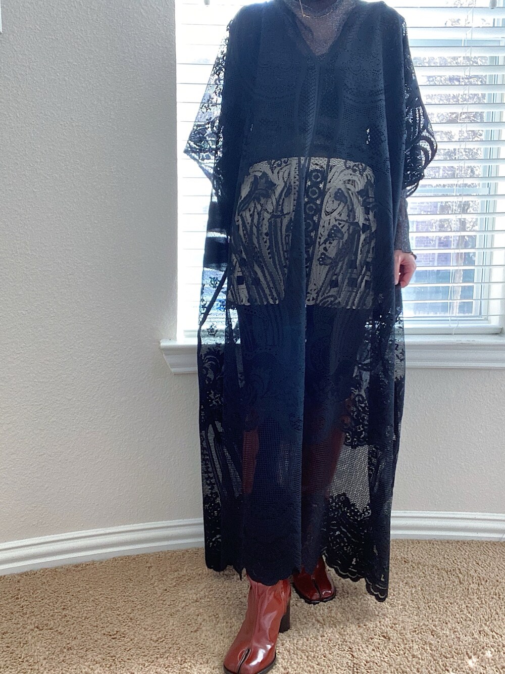 「mame kurogouchi、マメ、レースワンピース、ブラックコーデ、フォーマル、マルジェラ、足袋ブーツ、ロングブーツ、大人コーデ、春夏コーデ」｜「mameのアイテム（ワンピース、ブラック系）」を使った、cham0330さん（レディース・157cm）の春コーディネートの1枚目の写真