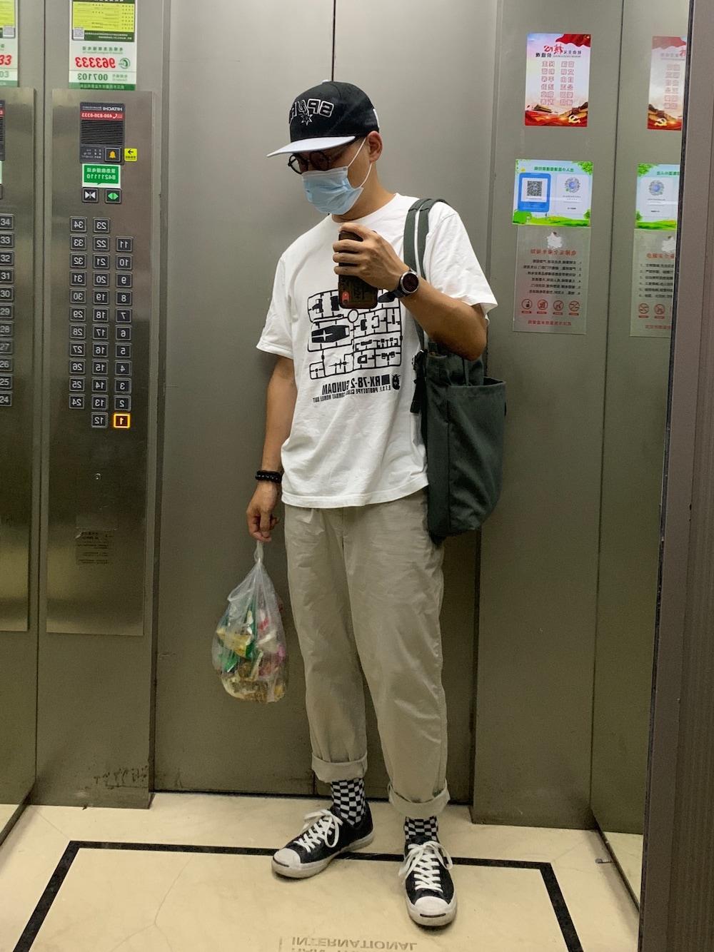 「NEW ERAのアイテム（キャップ、ブラック系）」を使った、van----------さん（メンズ・175cm）の夏コーディネートの1枚目の写真