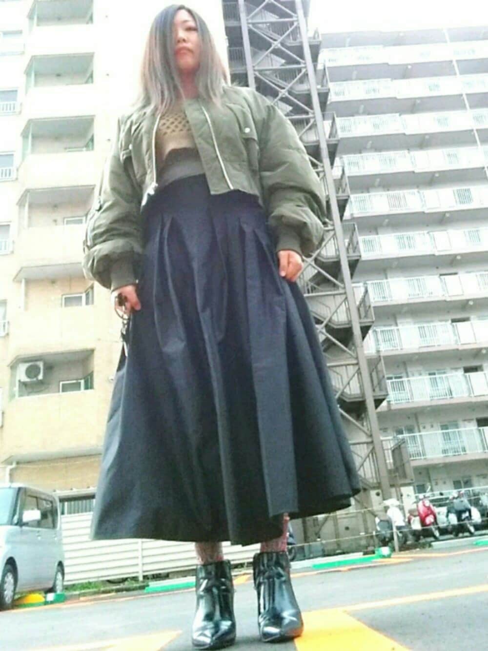 「キャプテンマーベル、オトナ女子、きれいめカジュアル、ボリューム袖、マキシスカート、g.v.g.v.、STYLENANDA」｜「STYLENANDAのアイテム（ニット/セーター、グリーン系）」を使った、茶みこさん（レディース・165cm）の春コーディネートの1枚目の写真
