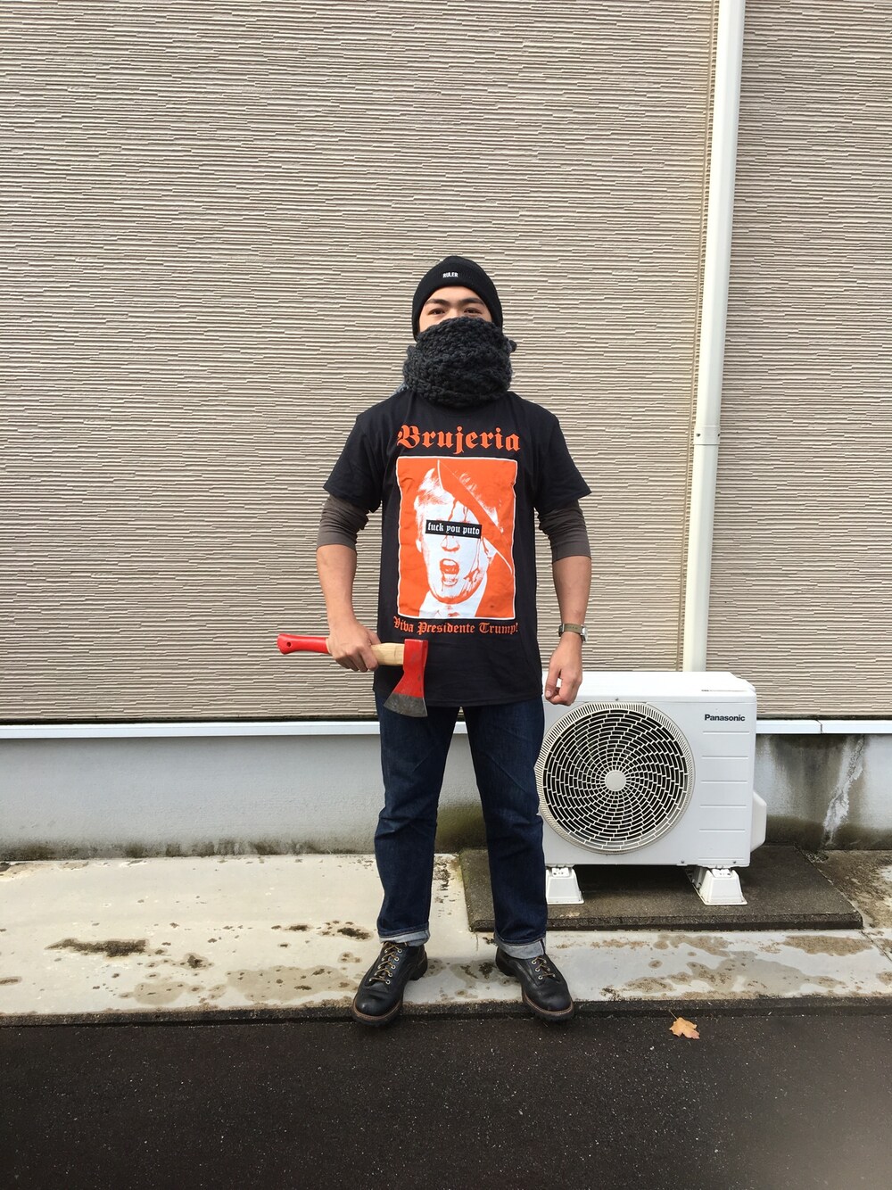 「クリスマス、Brujeria、メリークリスマス」｜「brujeriaのアイテム（Tシャツ/カットソー、ブラック系）」を使った、minaさん（レディース・150cm）の冬コーディネートの1枚目の写真
