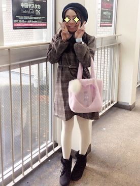 「白タイツ」｜「アイテム（ハンチング/ベレー帽）」を使った、minaさん（レディース・150cm）の冬コーディネート