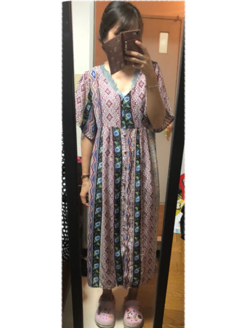 「ドラフトエヴリス」｜「EVRISのエスニックロングシャツワンピース（シャツワンピース、レッド系）」を使った、まおまおさん（レディース・162cm）の夏コーディネートの1枚目の写真