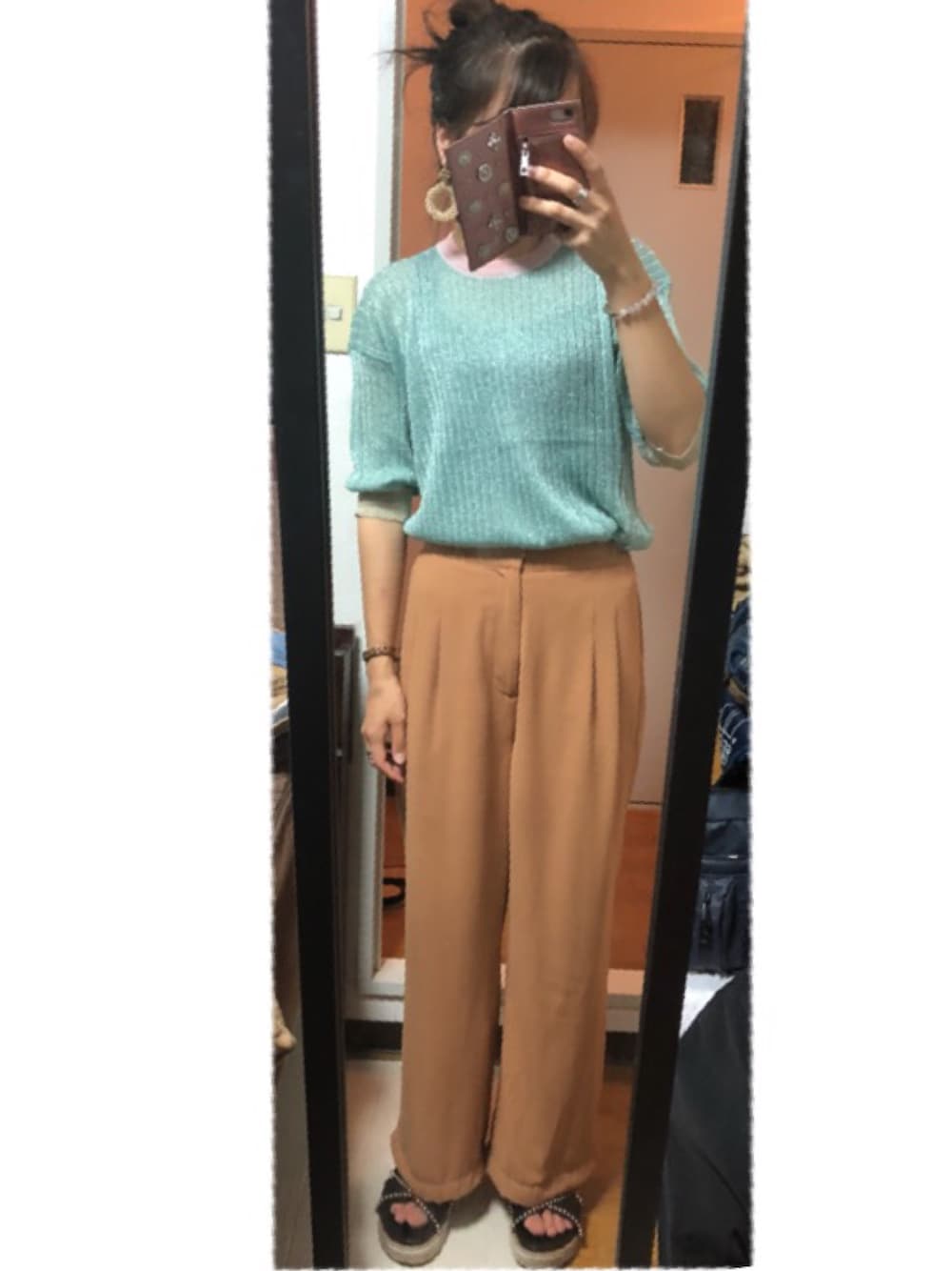 「ドラフトエヴリス」｜「EVRISのアイテム（パンツ、ベージュ系）」を使った、まおまおさん（レディース・162cm）の秋コーディネートの1枚目の写真