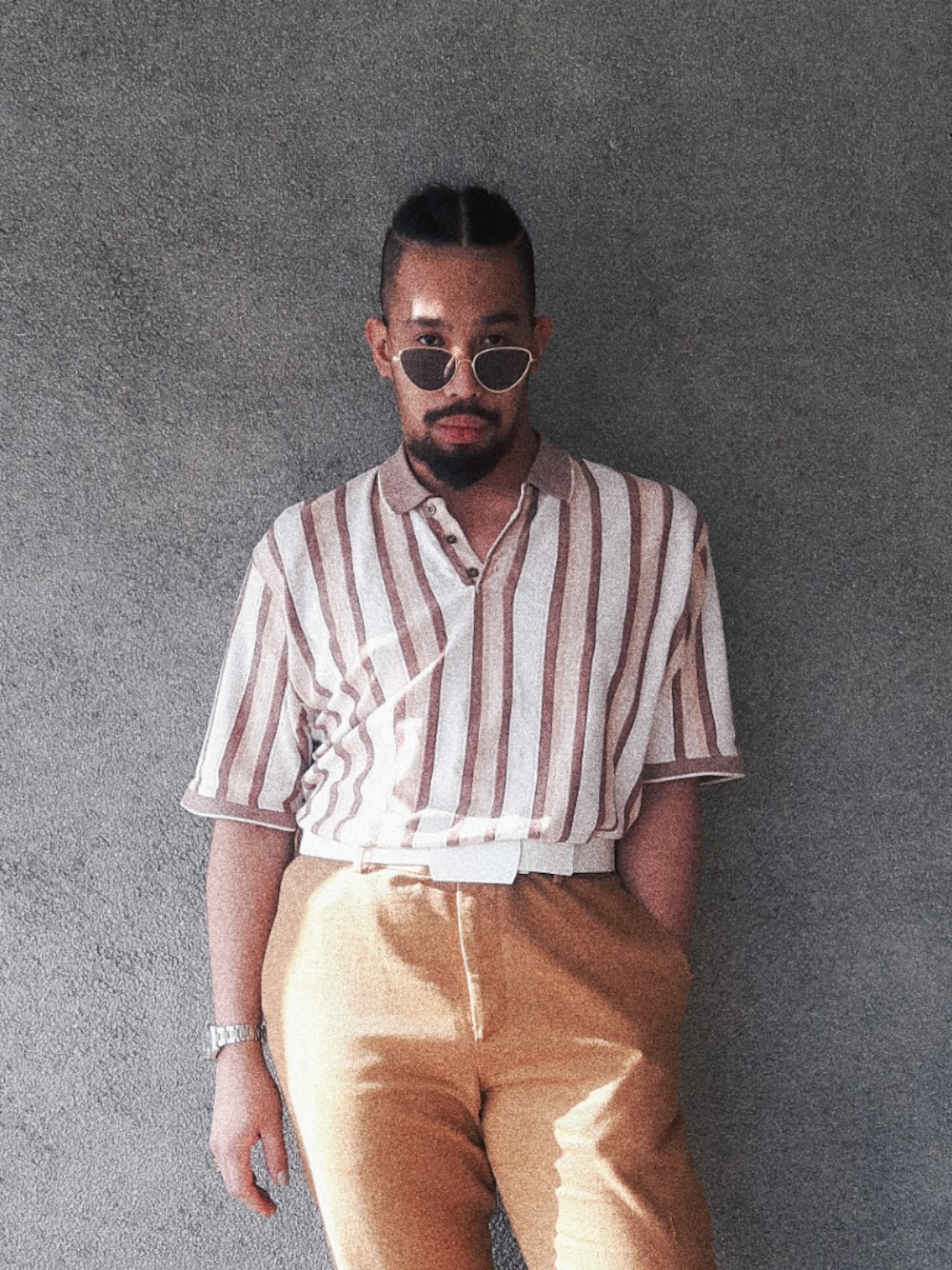 「VINTAGE、streetstyle、stripes、ROLEX、Chinos、summer」｜「H&Mのアイテム（チノパンツ、ブラウン系）」を使った、Jeremy Louie Tanさん（メンズ・180cm）の春コーディネートの1枚目の写真