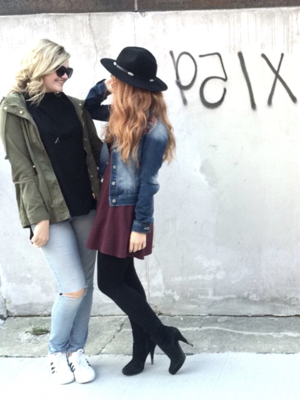 「denimallday、hat、layers、booties、suede、denim、friends」｜「muddのアイテム（デニムジャケット、ブルー系）」を使った、zanさん（レディース・173cm）の冬コーディネートの1枚目の写真