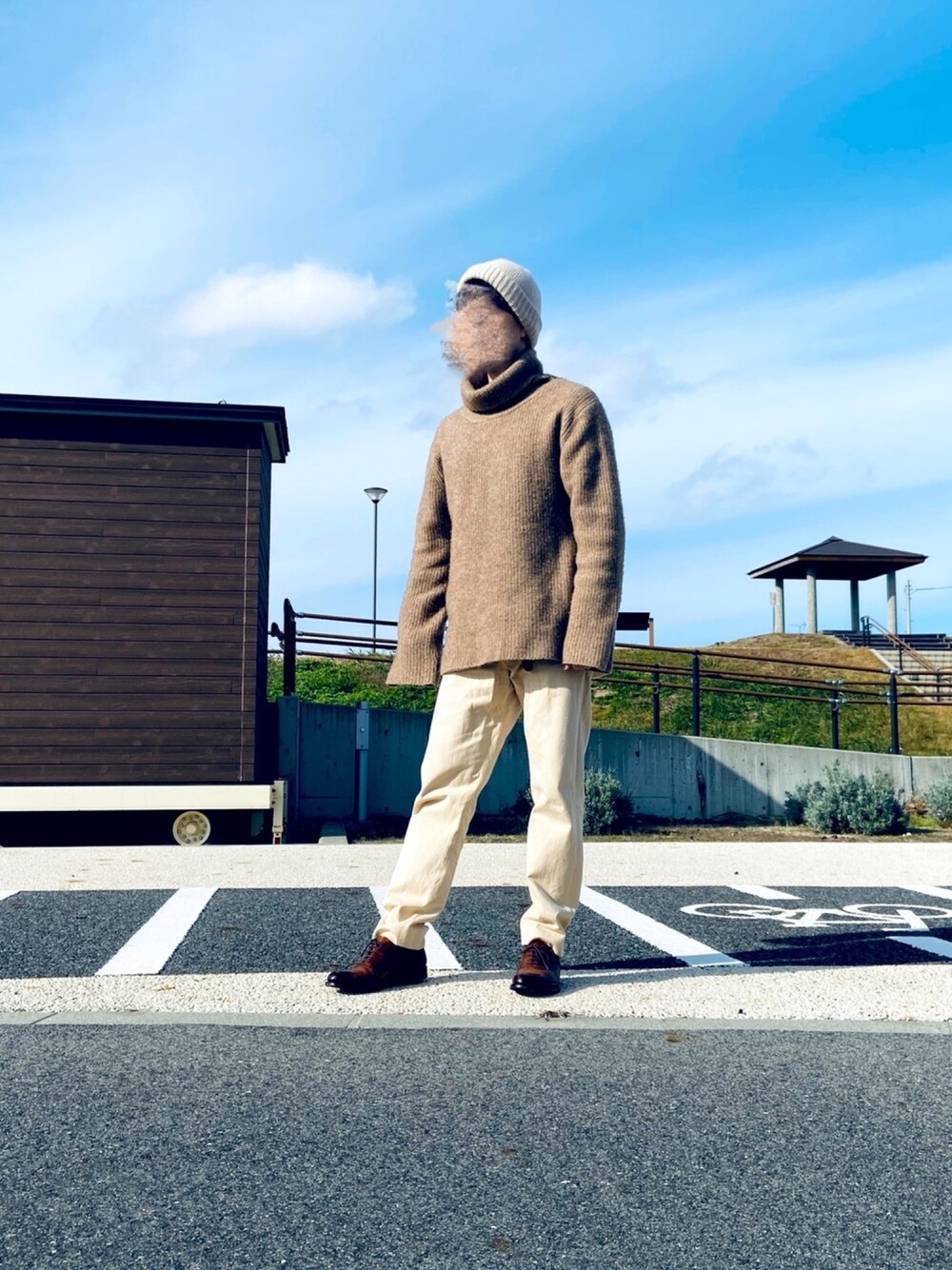 「yoko sakamotoのアイテム（ニット/セーター、ブラウン系）」を使った、parayaさん（メンズ・173cm）の秋コーディネートの1枚目の写真