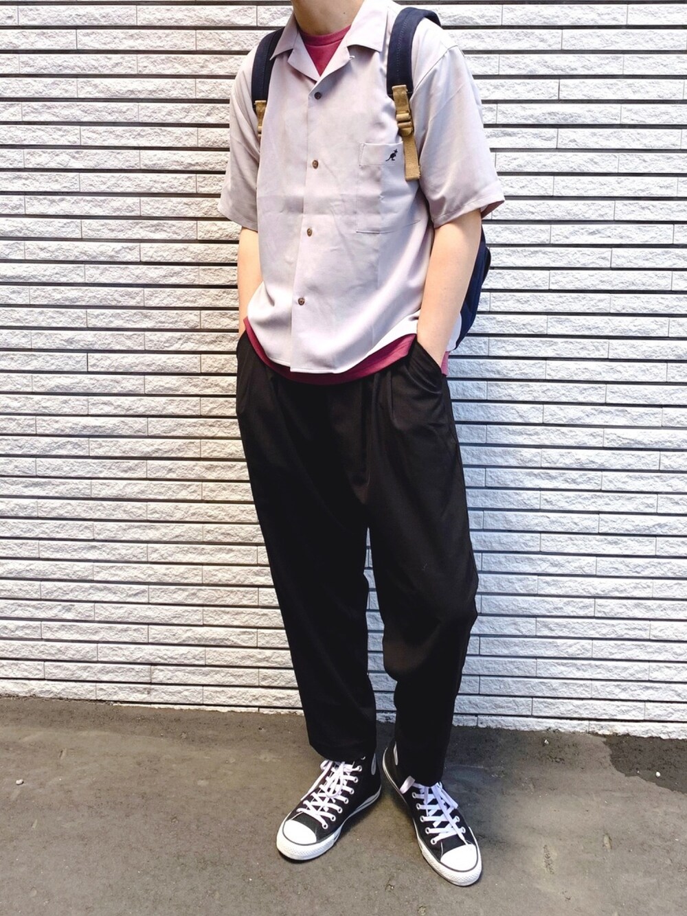 「カジュアル、シンプル、ラフ、ゆるコーデ、コンバース、オーバーサイズ、オープンカラーシャツ、ワイドパンツ、夏コーデ、KANGOL」｜「KANGOLの▽WEB限定 KANGOL/カンゴール 別注 リラックスオープンカラーシャツ(1/2スリーブ)（シャツ/ブラウス、グレー系）」を使った、ぶらいあんさん（メンズ・183cm）の夏コーディネートの1枚目の写真