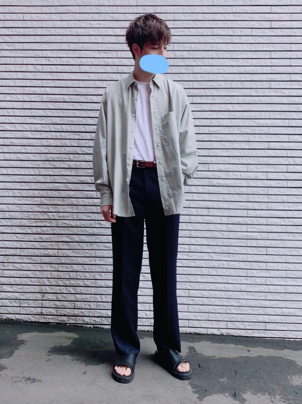 「シャツ好き集まれ、夏コーデ、シンプルコーデ、オーバーサイズ、おしゃれさんと繋がりたい、サンダル、シャツスタイル、スラックス、AURALEE、20ss」｜「AURALEEのアイテム（シャツ/ブラウス、グリーン系）」を使った、ぶらいあんさん（メンズ・184cm）の夏コーディネートの1枚目の写真