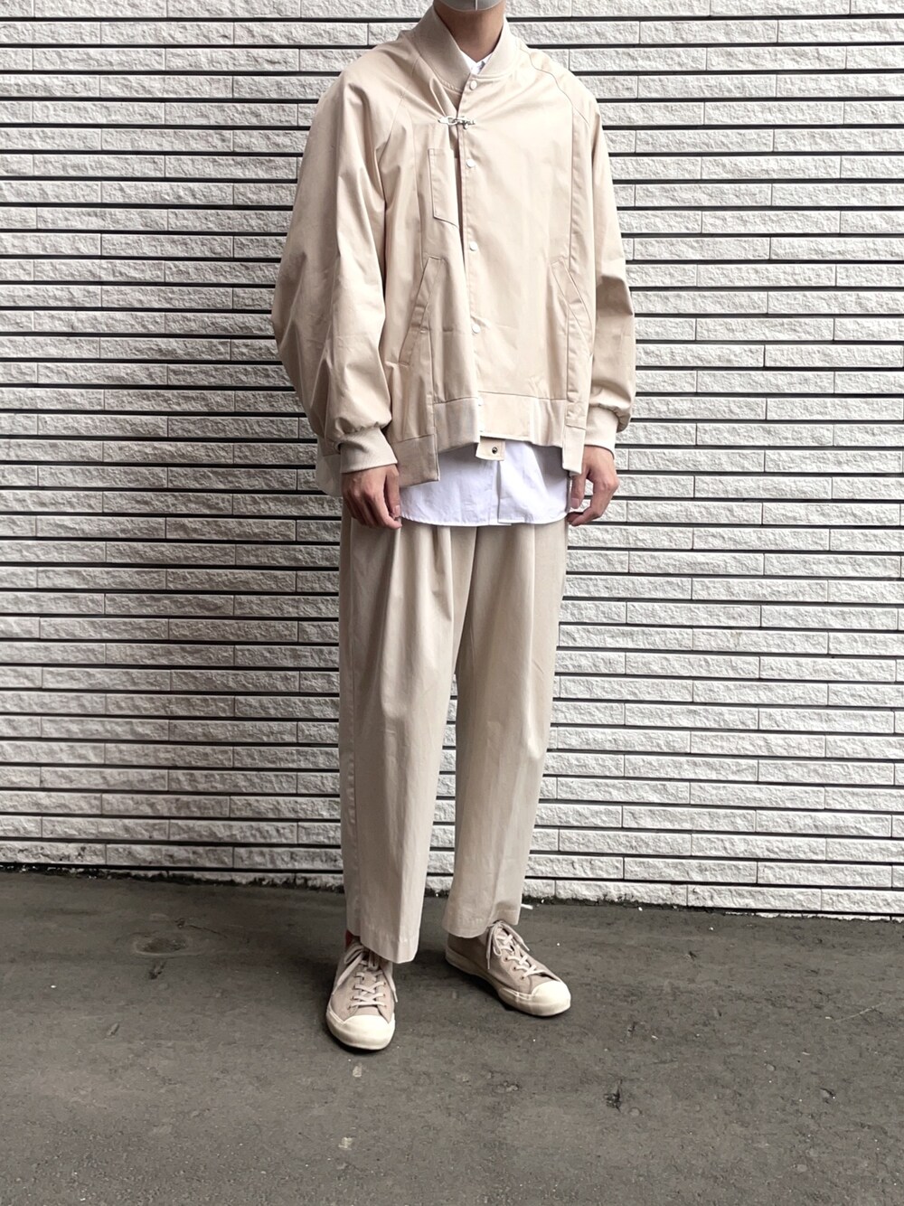 「これが私をアゲる服、休日コーデ、ワントーンコーデ、ベージュ、シンプルコーデ、ビッグシルエット、大人カジュアル、スラックス、大人コーデ、ootd」｜「toggleのアイテム（スタジャン、ベージュ系）」を使った、ぶらいあんさん（メンズ・184cm）の春コーディネートの1枚目の写真