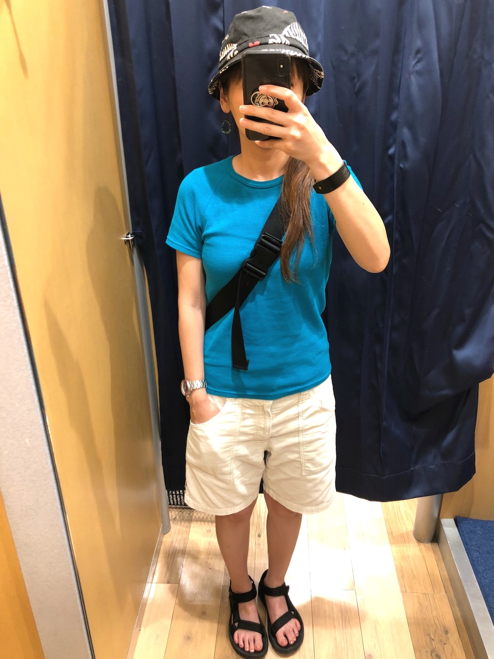 「夏コーデ、メンズライク、Tシャツ、短パン、カジュアルコーデ、楽チンコーデ、teva、ハリウッドランチマーケット、ボヘミアンズ、ボディバッグ」｜「HOLLYWOOD RANCH MARKETのアイテム（Tシャツ/カットソー、ブルー系）」を使った、AAANNNさん（レディース・164cm）の夏コーディネートの1枚目の写真