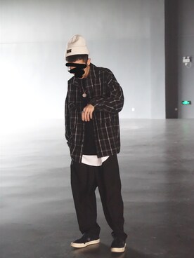 「日系极简」｜「アイテム（スラックス）」を使った、贝咸哥さん（メンズ・179cm）の秋コーディネート