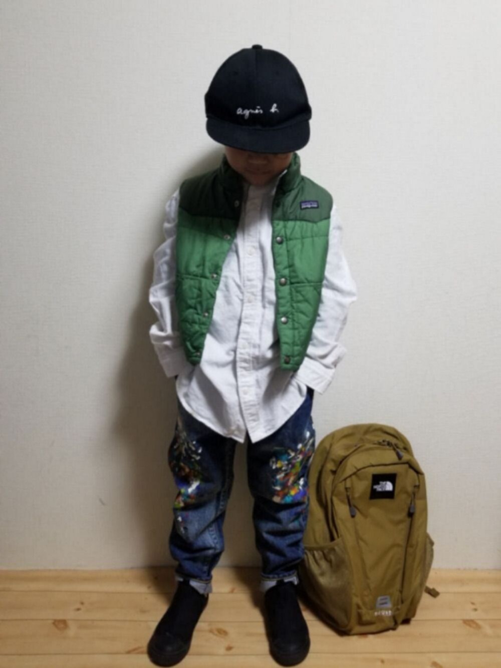 「カジュアルコーデ、キッズコーデ、ベスト、バンドカラーシャツ、デニム、古着MIX、patagonia、THE NORTH FACE、おしゃれさんと繋がりたい、グリーンフェス❶❶」｜「patagoniaのアイテム（ダウンベスト、グリーン系）」を使った、moon☺︎さん（キッズ・120cm）の冬コーディネートの1枚目の写真