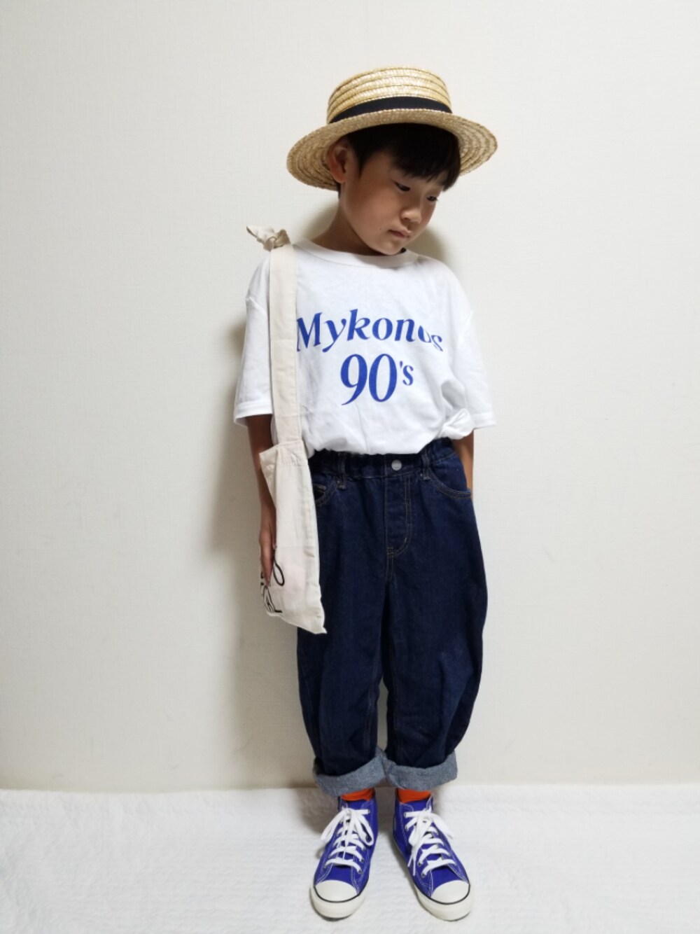 「シンプルコーデ、夏コーデ、タックイン、カンカン帽、デニムパンツ、プチプラ、ロゴT、コンバース、ハイカットスニーカー、ZARA」｜「GUのアイテム（デニムパンツ、ブルー系）」を使った、moon☺︎さん（キッズ・120cm）の夏コーディネートの1枚目の写真