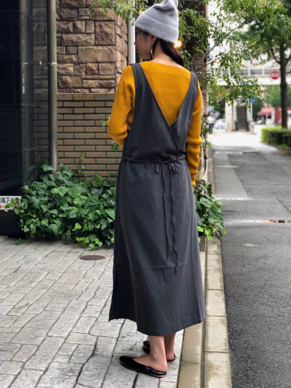 「シンプル、カジュアルコーデ、休日スタイル、ワンピース、楽チンコーデ、ママコーデ、大人カジュアル、カシュクール」｜「n'ee-neの【Web限定】2wayカシュクール　ジャンパースカート（ジャンパースカート、グレー系）」を使った、LIB-Uさん（レディース・158cm）の秋コーディネートの1枚目の写真