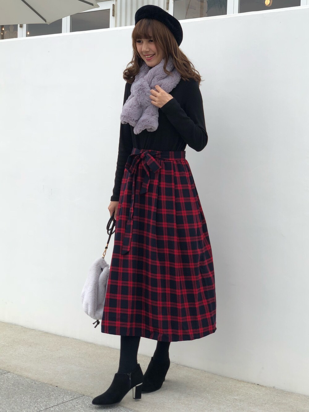 「ドッキングワンピ、チェック、ワンピース、オトナ女子、大人コーデ、フェミニン、秋冬、冬コーデ」｜「n'ee-neの【Web限定】カットソー×レッドチェックスカートの女子力上がる☆ドッキングワンピ（ワンピース、レッド系）」を使った、LIB-Uさん（レディース・168cm）の秋コーディネートの1枚目の写真