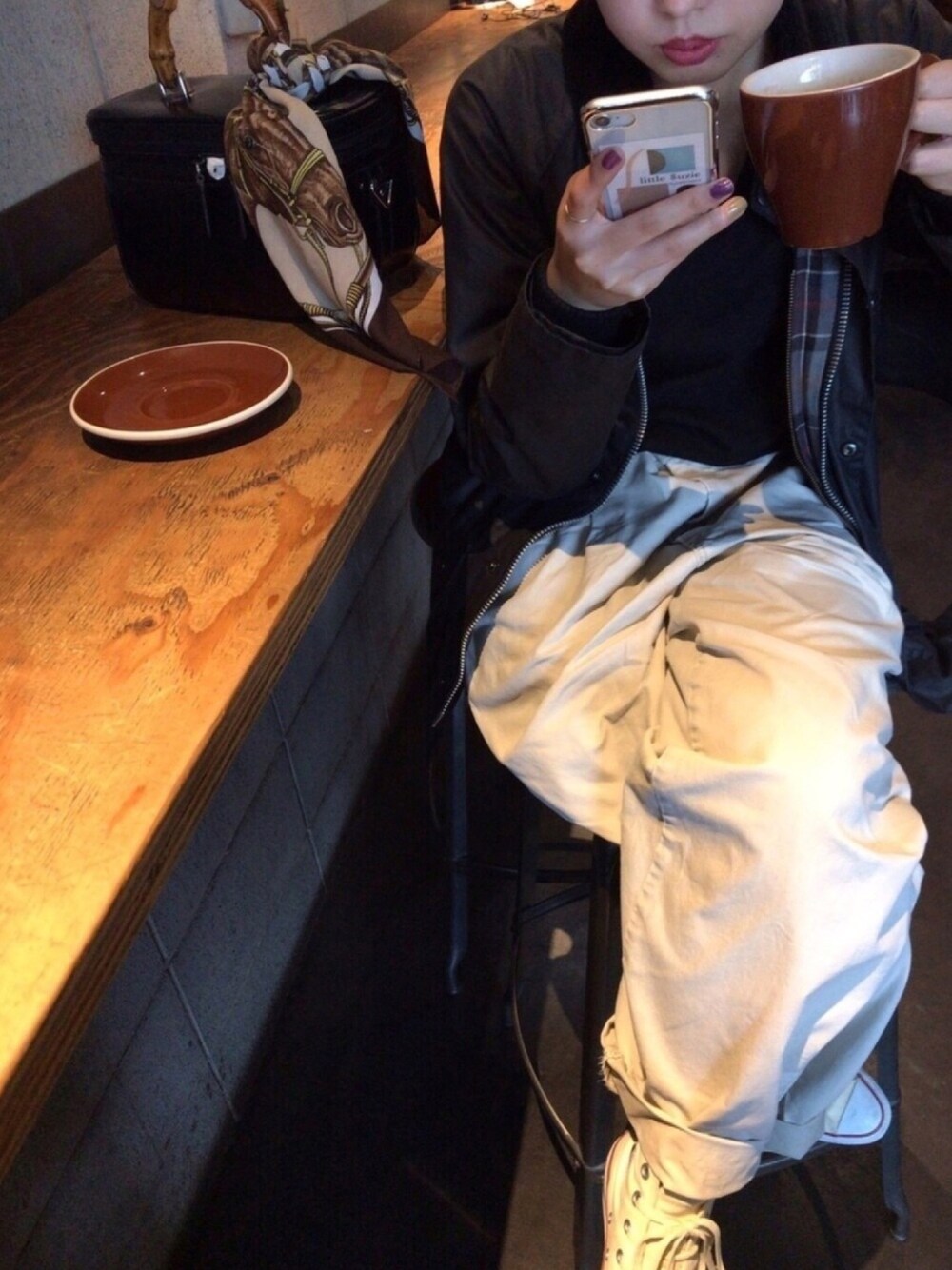「barbour、used、コンバース、converse、Littlesuzie、white、black」｜「CONVERSE ALL STARの【CONVERSE】Canvas All Star HI WHT WOMEN（スニーカー、ホワイト系）」を使った、いの△さん（レディース・160cm）の秋コーディネートの1枚目の写真