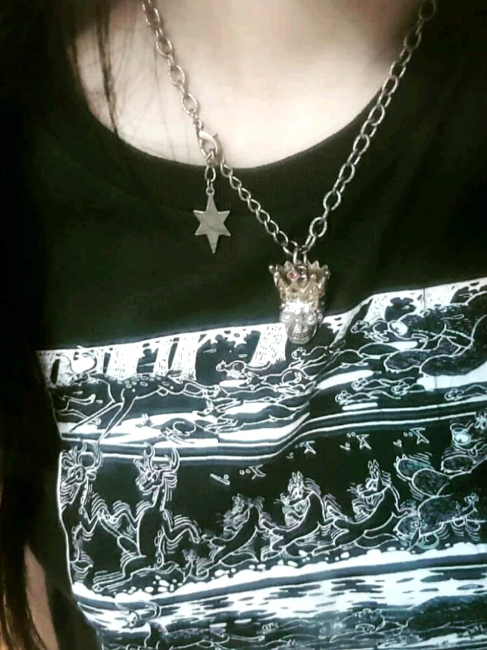 「Design Tshirts Store graniphのアイテム（Tシャツ/カットソー、ブラック系）」を使った、番7492648兵電さん（レディース・162cm）の秋コーディネートの1枚目の写真