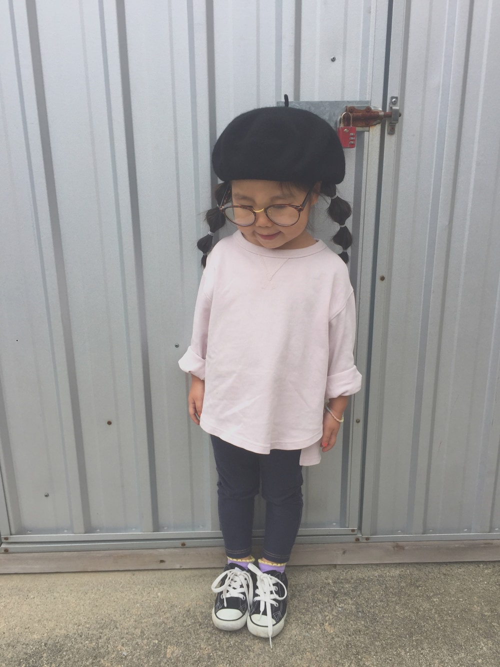 「キッズファッション、シンプルコーデ、プチプラコーデ、女の子、GU」｜「韓国子供服のアイテム（ハンチング/ベレー帽、ブラック系）」を使った、c.y.s𖡼.𖤣𖥧さん（キッズ・90cm）の秋コーディネートの1枚目の写真