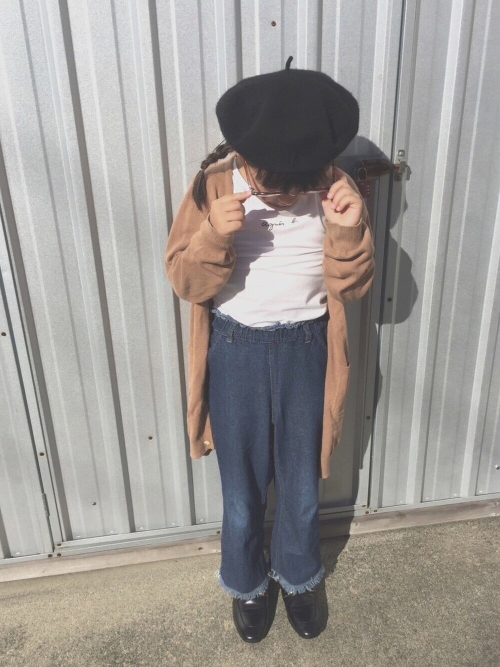 「秋のコーデ、おんなのこ、7歳、ロングカーディガン、ベレー帽」｜「韓国子供服のアイテム（ハンチング/ベレー帽、ブラック系）」を使った、c.y.s𖡼.𖤣𖥧さん（キッズ・90cm）の秋コーディネートの1枚目の写真