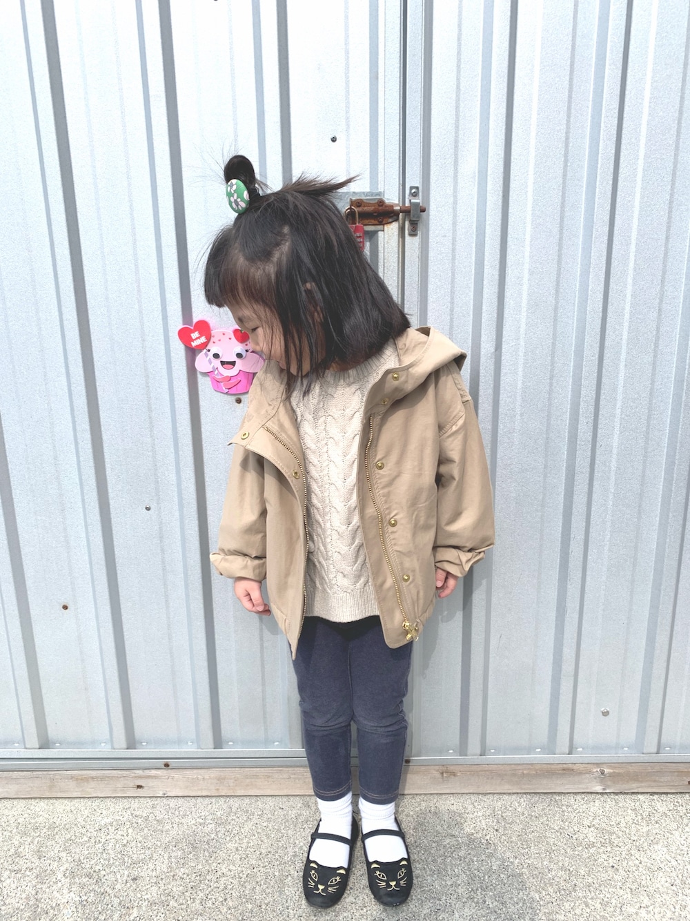 「カジュアルコーデ、プチプラコーデ、シンプル、女の子、4歳、マウンテンパーカー」｜「GUのアイテム（マウンテンパーカー、ベージュ系）」を使った、c.y.s𖡼.𖤣𖥧さん（キッズ・90cm）の春コーディネートの1枚目の写真