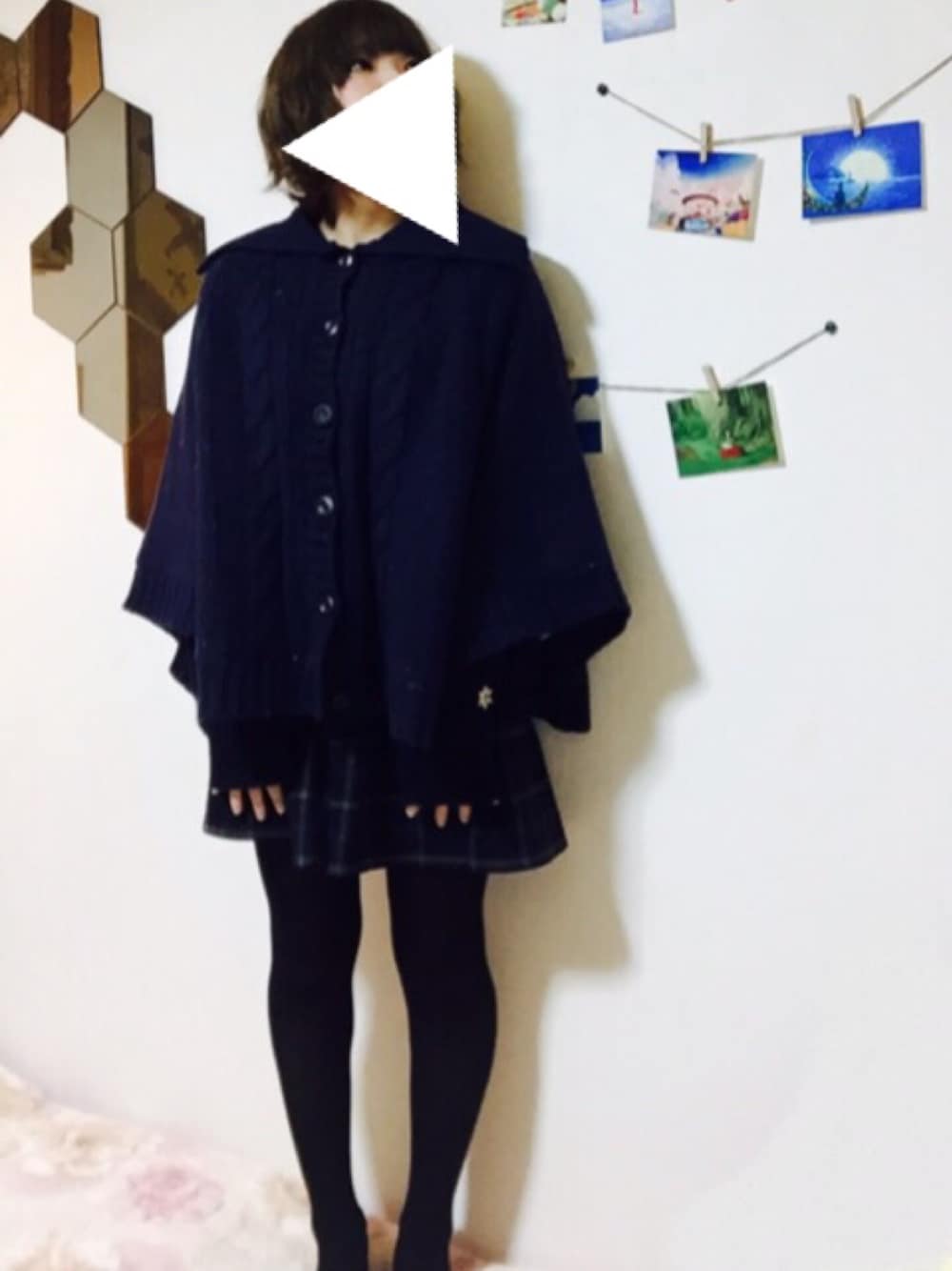 「紺コーデ、シンプル、ポンチョ、花柄、ハナガラ」｜「Al'aiseのアイテム（ポンチョ、ブルー系）」を使った、H.O.N.Oさん（レディース・151cm）の冬コーディネートの1枚目の写真