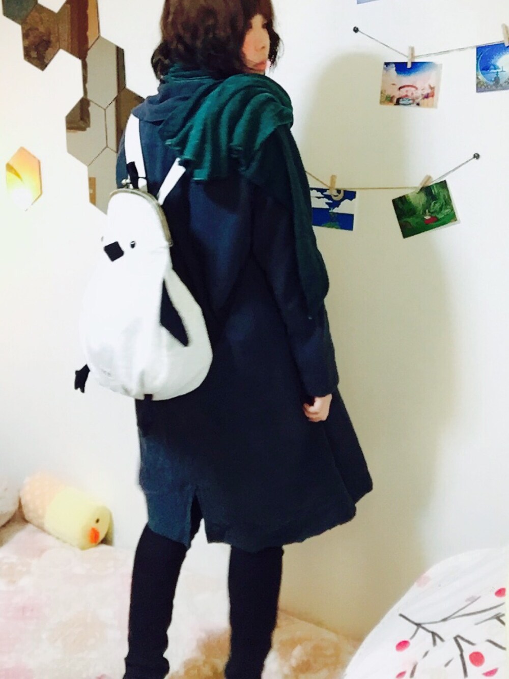 「鳥、シンプル、ブルーコーデ、雨の日コーデ、シマエナガ、マフラーぐるぐる」｜「no brandのアイテム（マフラー、グリーン系）」を使った、H.O.N.Oさん（レディース・151cm）の冬コーディネートの1枚目の写真