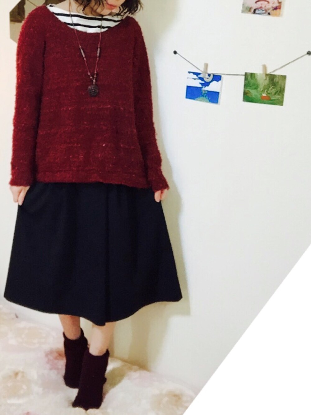 「ワインレッド、オトナカジュアル、カジュアル、はるコーデ、シンプル、プチプラ、スカンツ」｜「UNIQLOのWOMEN ボーダーボートネックT（長袖）A（Tシャツ/カットソー、ホワイト系）」を使った、H.O.N.Oさん（レディース・151cm）の冬コーディネートの1枚目の写真