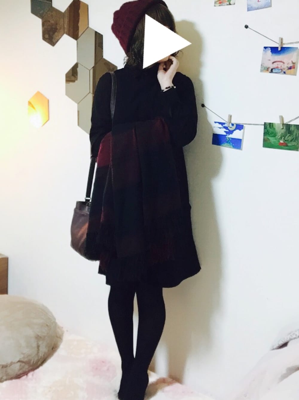 「カジュアルコーデ、シンプル、シャツワンピ、ロペピクニック、マフラー、ニット帽」｜「usedのアイテム（ニットキャップ/ビーニー、レッド系）」を使った、H.O.N.Oさん（レディース・151cm）の冬コーディネートの1枚目の写真