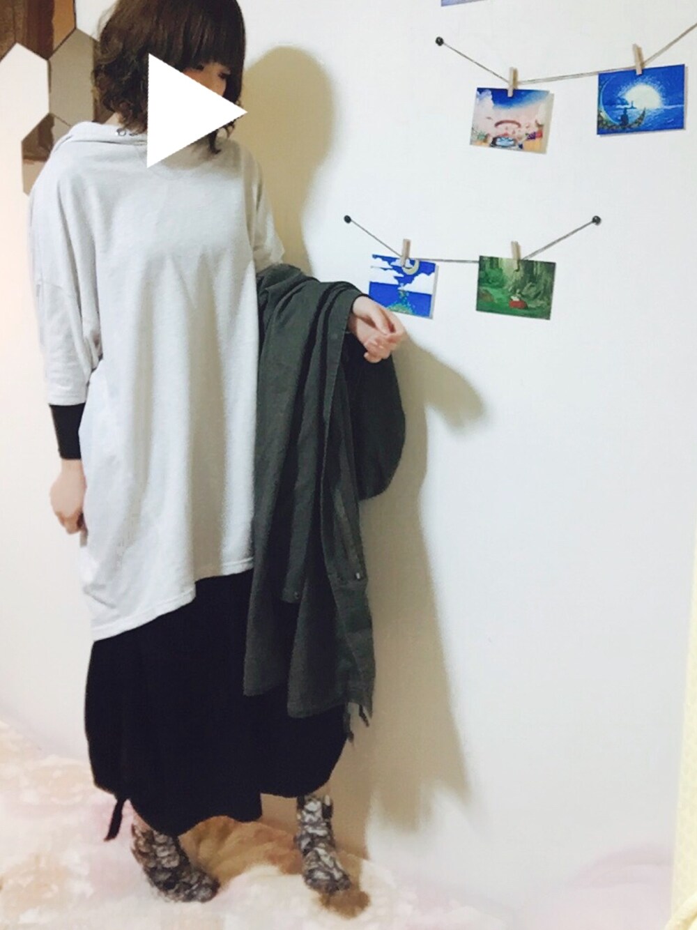「カジュアルコーデ、ラフ、ラフスタイル、ユニクロ、スリットパンツ、だぼっとゆるっと。、でかパーカー、ヒートテック、ネコ柄」｜「LEPSIMのアイテム（パーカー、ベージュ系）」を使った、H.O.N.Oさん（レディース・151cm）の冬コーディネートの1枚目の写真