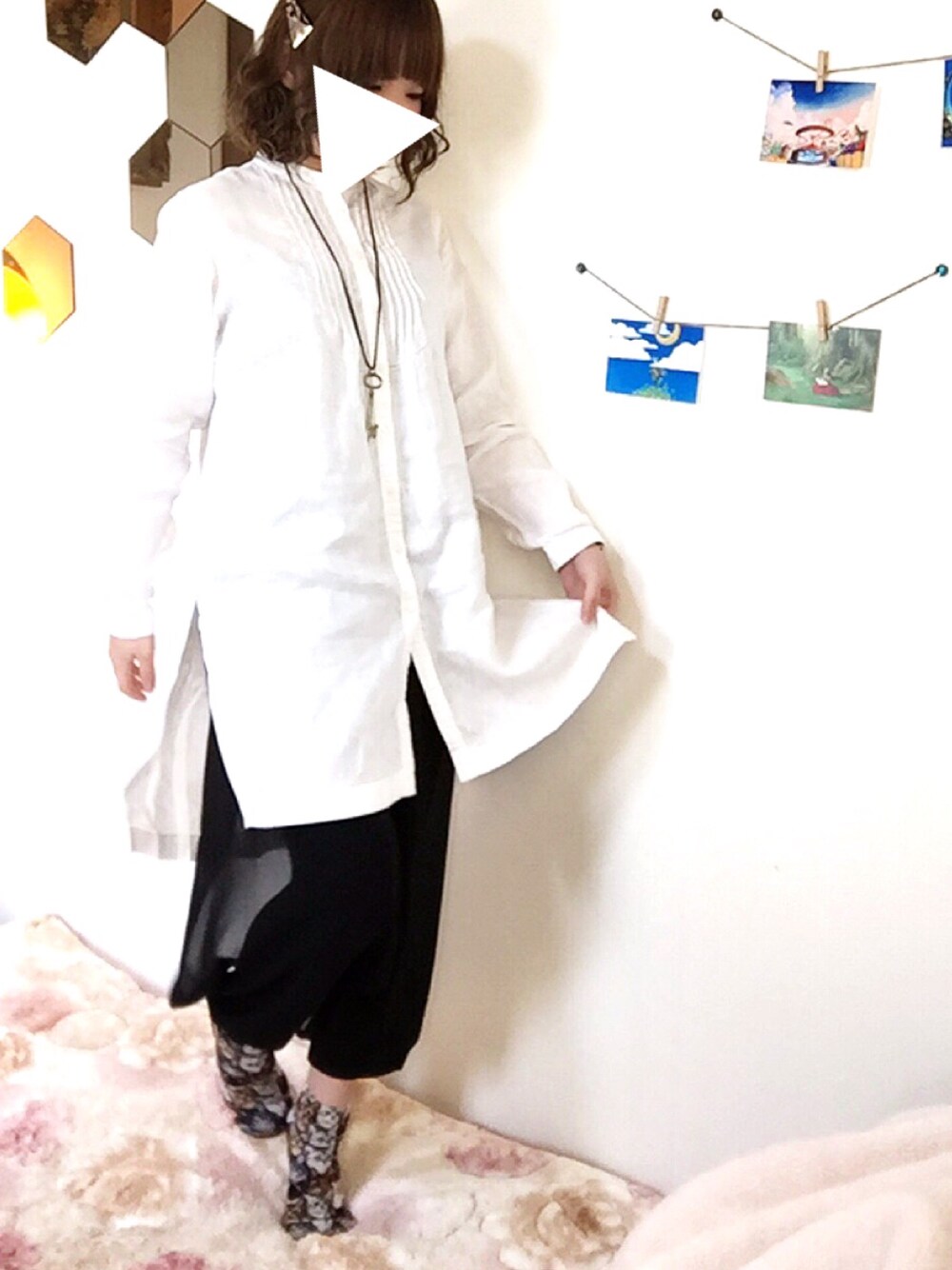 「ピンタックシャツ、UNIQLO、イネス×UNIQLO、春コーデ、シンプル、きれいめカジュアル、プチプラ、アラビアンパンツ」｜「LOWRYS FARMのサンカクバレッタ　736960 （バレッタ/ヘアクリップ、その他）」を使った、H.O.N.Oさん（レディース・151cm）の春コーディネートの1枚目の写真