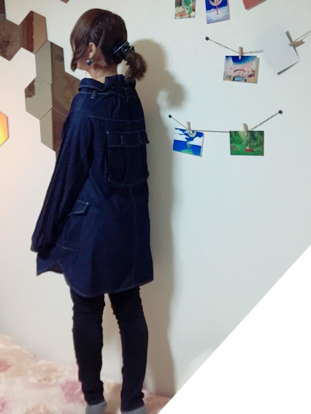「デニムシャツ、casual、denim、はるコーデ、シンプル、ブルー」｜「no brandのアイテム（シュシュ、ブルー系）」を使った、H.O.N.Oさん（レディース・151cm）の春コーディネートの1枚目の写真