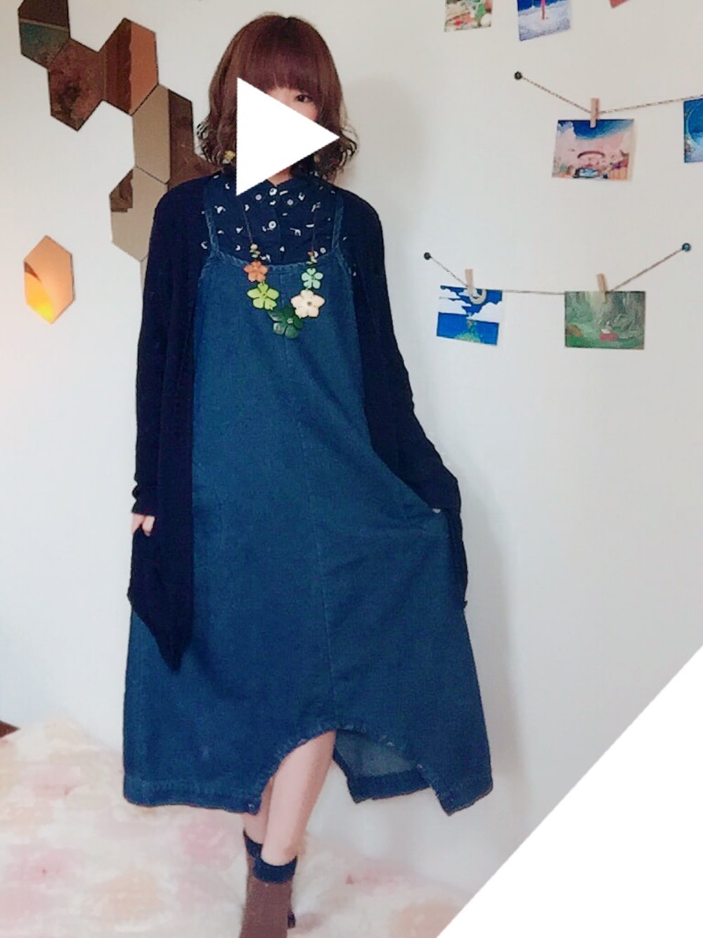 「春、スカート、イヤリング、花イヤリング、花、オーバーオール、柄シャツ、紺」｜「Handmadeのアイテム（イヤリング、イエロー系）」を使った、H.O.N.Oさん（レディース・151cm）の春コーディネートの1枚目の写真