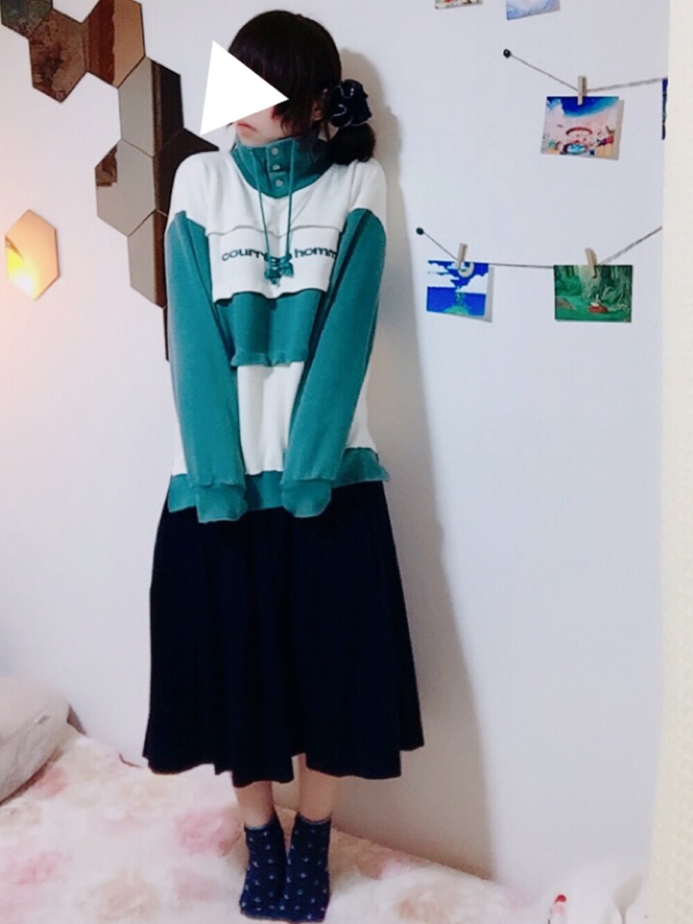 「courreges、シンプルコーデ、パーカー、カジュアル、ブルー x ホワイト、あめのひ」｜「no brandのアイテム（シュシュ、ブルー系）」を使った、H.O.N.Oさん（レディース・151cm）の春コーディネートの1枚目の写真